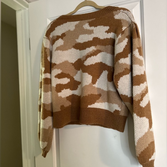 Women’s Camo Cardigan Sweater - Picture 10 of 10